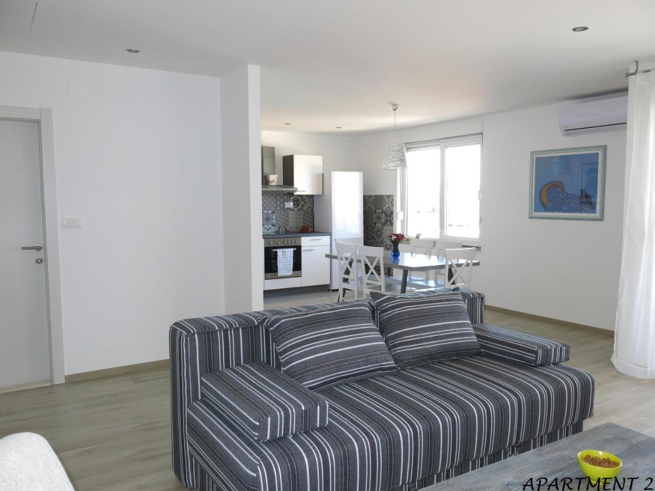 טרוגיר Apartments Luka מראה חיצוני תמונה